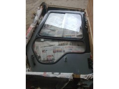 日立ZX250LC-3掘機(jī)駕駛室邊門-- 武漢邁通挖掘機(jī)配件有限公司