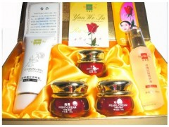 正品金裝燕窩素化妝品代理商，5件套燕窩素-- 廣西南寧市護(hù)膚精品化妝品公司銷(xiāo)售部