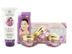 透白美顏嬌伶燕窩素三合一，第三代燕窩素白里透紅-- 廣西南寧市護膚精品化妝品公司銷售部