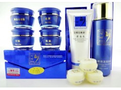 高級白里透紅嫩膚霜四合一美之韻，美之韻香港制造-- 廣西南寧市護膚精品化妝品公司銷售部
