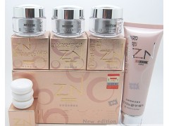 左依右嫩白透紅組合，左依右4件套，正品包郵，貨到付款-- 廣西南寧市護(hù)膚精品化妝品公司銷售部