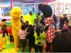 久洲游樂淘氣堡樂園是如何幫助孩子前庭系統功能發展的呢？-- 溫州久洲游樂設備有限公司