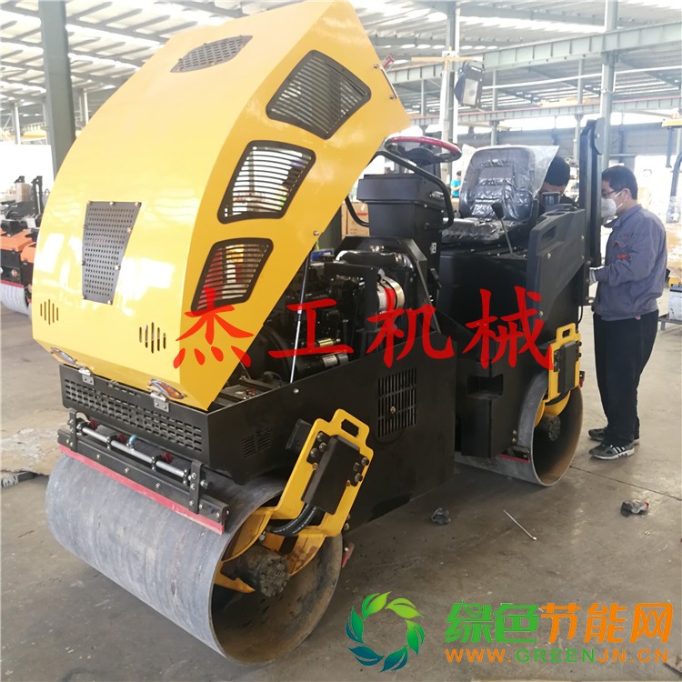 3.0型振動壓路機(jī)5