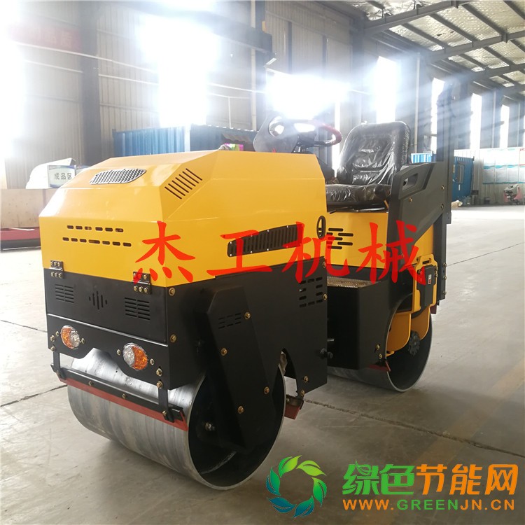 880型壓路機(jī)2