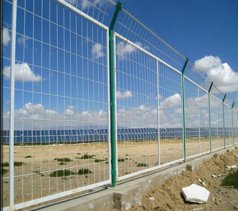 光伏電站圍欄，電力安全圍欄，太陽能電站防護(hù)欄桿-- 安平縣金淦絲網(wǎng)制造有限公司