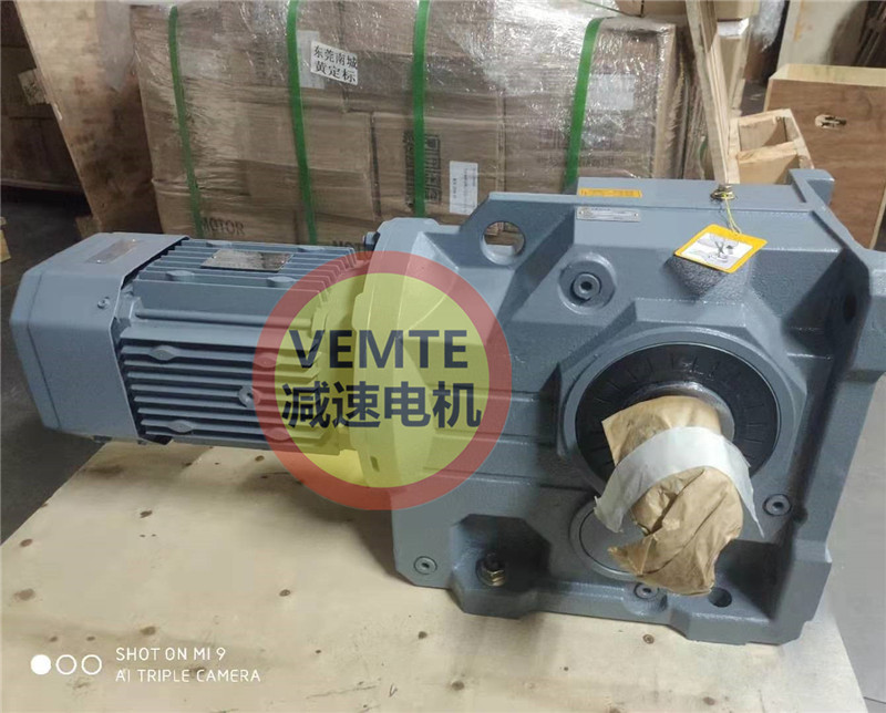 K107RF77DRE132M4螺旋錐齒輪減速機帶電機一體機-- 成都世樂益民環(huán)?？萍加邢薰? class=
