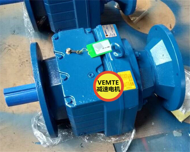 RF137RF77YVP90M4立式齒輪減速機(jī)配電機(jī)-- 桂林卓雄環(huán)?？萍加邢薰? class=