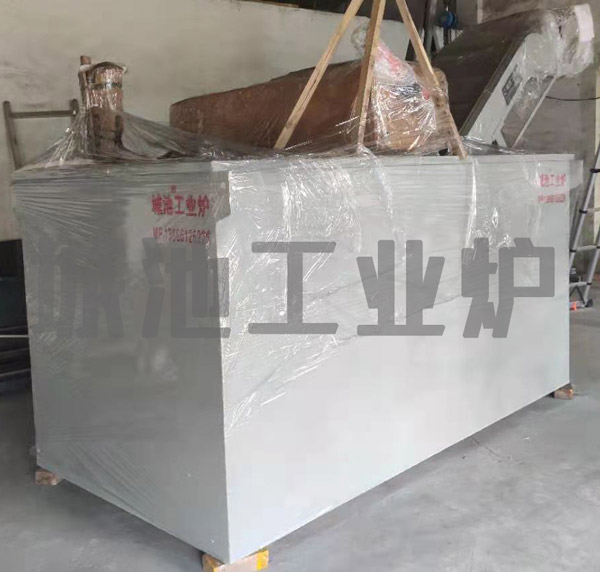網(wǎng)帶提升淬火槽,連續(xù)淬火槽,提升淬火槽,輸送帶淬火槽-- 廬江縣城池工業(yè)爐廠(chǎng)